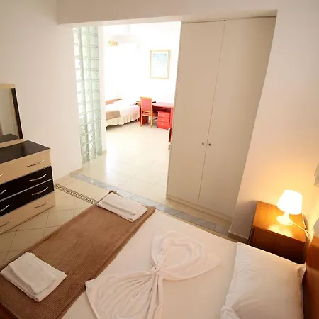 Olympia 3* Sarandë