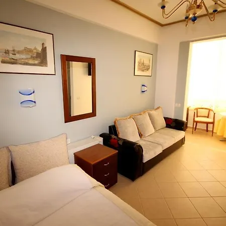Olympia 3* Sarandë