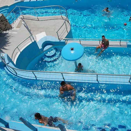 Olympia فندق ساراندا